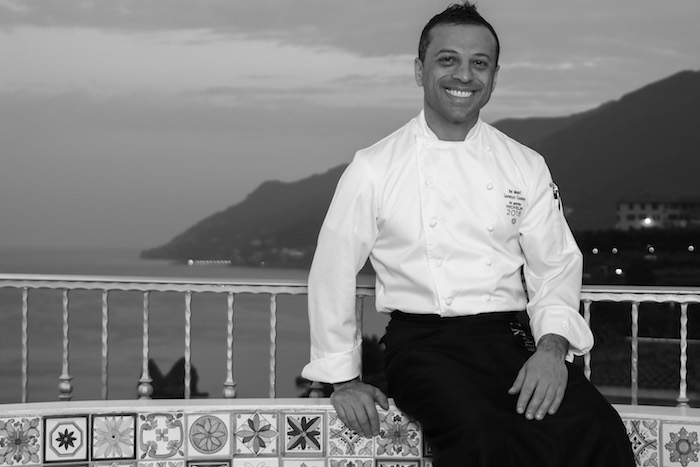 chef lorenzo cuomo ristorante sfondo costiera amalfitana